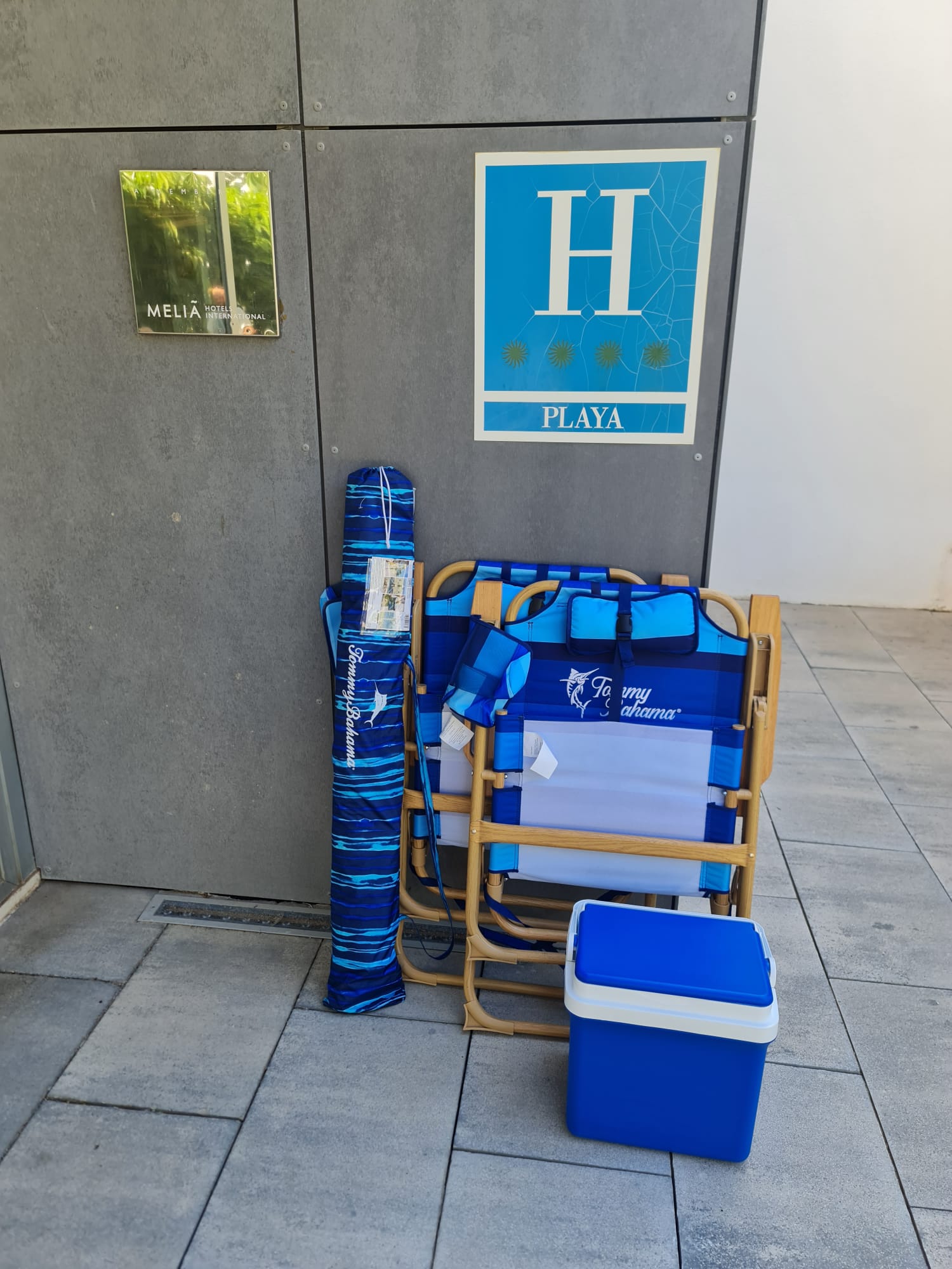CostaSol beach chairs, umbrella and cooler delivered at a Meliá hotel entrance